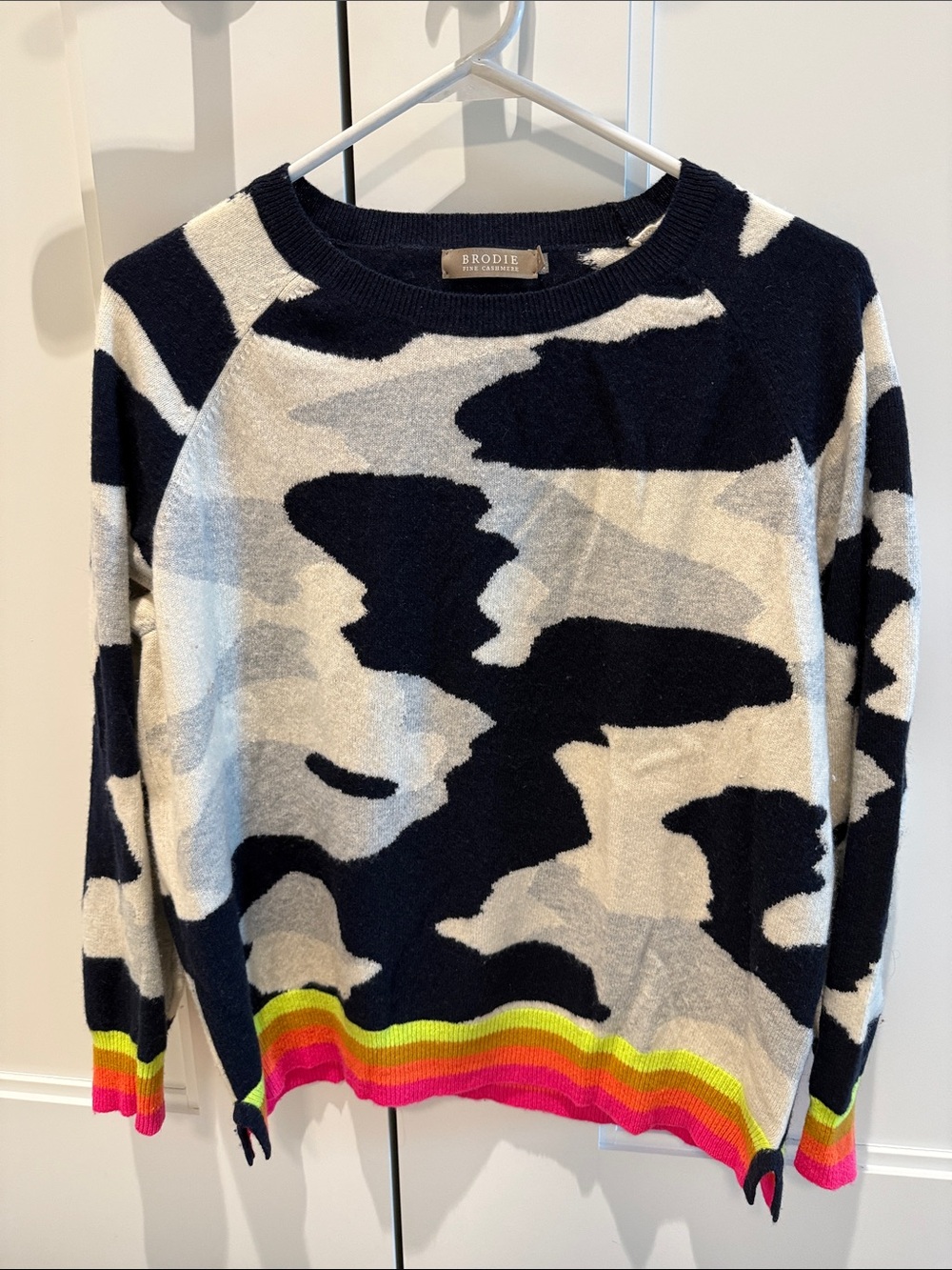 Brodie Cashmere Navy & White Camouflage Cashmere Sweater with Neon Stripe